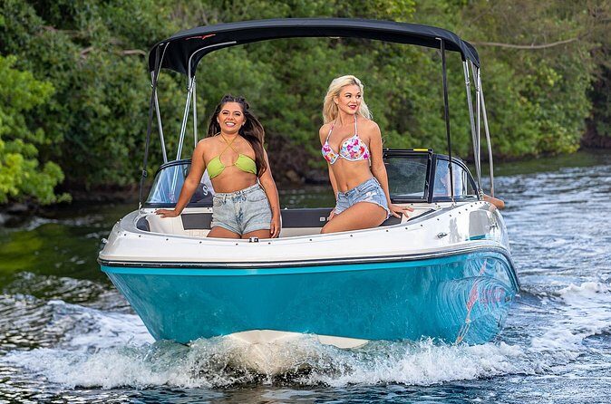 1 Hour-Relaxing Private Boat Tour - Fort Lauderdale (Up to 6 Pax) - What to bring for a comfortable hour on the water