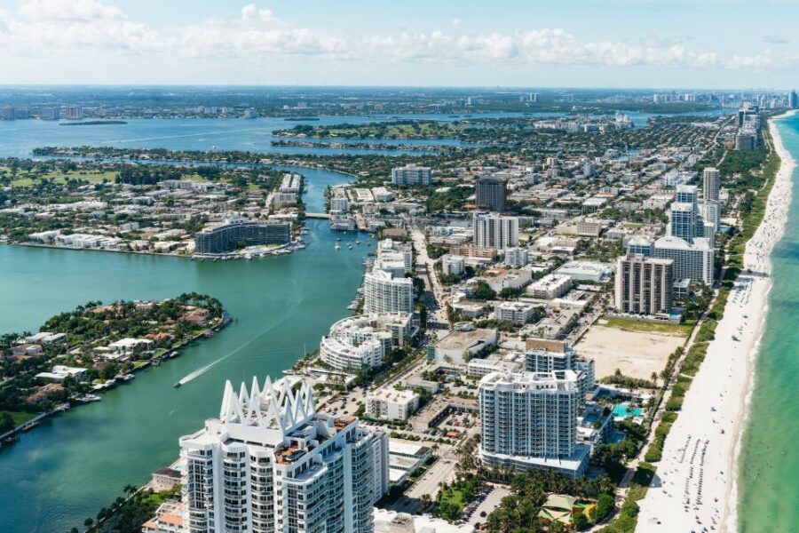 Helicopter Tour: Fort Lauderdale to Miami Beach - A 35-minute flight that connects Fort Lauderdale to Miami Beach